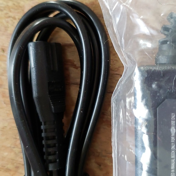 SOLD - ABLEGRID 12V AC Adapter - Picture 3 of 3